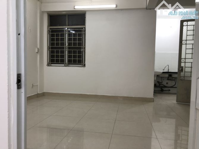 chung cư nguyễn kim lo r lầu 2 (thang bộ)50m 2pn 1vs - 4