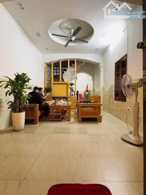 XUÂN THUỶ - DIỆN TÍCH RỘNG - Ô TÔ 4 CHỖ QUA NHÀ - 45M - 13.8 TỶ - 4