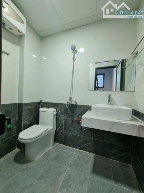 Bán nhà Tả Thanh Oai - Thanh Trì , nhà mới ở ngay - 30m2 - 5 tầng - giá hơn 4 tỷ - 5