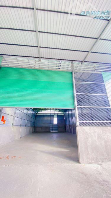 Cho thuê 630 m2 kho và sân đường Nguyễn Văn Linh 15 triệu - 5