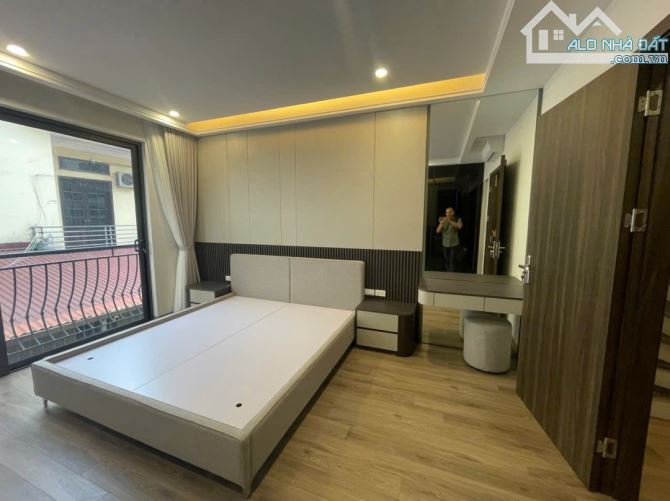 Bán nhà phố Trạm , DT 37m2 , MT 4.46m ,Xây 6 Tầng ,Giá 10.6 tỷ , Gara Ô tô - Full nội thất - 5