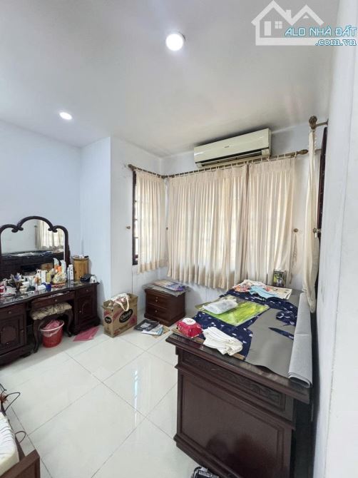Bán Biệt Thự Gốc 2 MT - 227.5M- 12m X 20.09m- 1 Hầm 1Trệt 1 Lững 2 Lầu - 4PN -5WC -F4 Q8 - 6