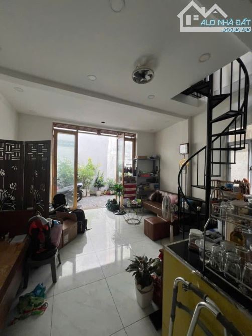 Ngay Chợ BÀ HOM Nhà 2 tầng 6.5x12.5m Đg Tỉnh lộ 10 giá 4ty6 - 6