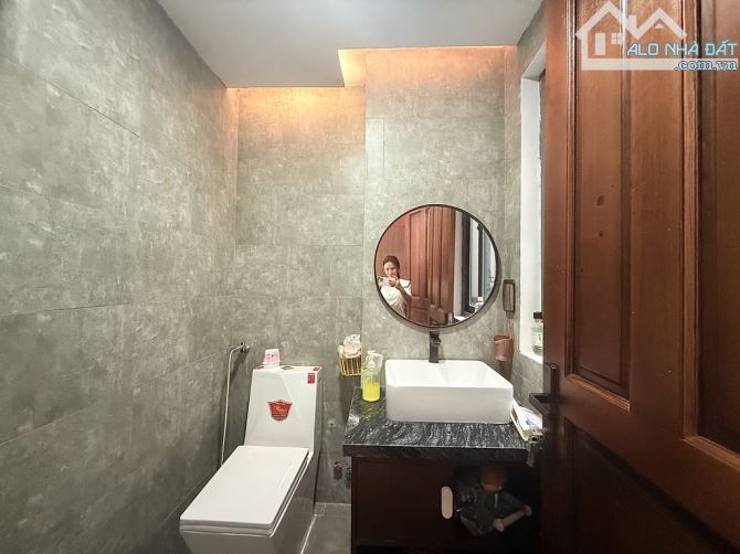 VIP DƯƠNG QUẢNG HÀM GV - VUÔNG A4 - 5 TẦNG - GARA  - THANG MÁY - FULL NỘI THẤT GỖ - XE TẢI - 6
