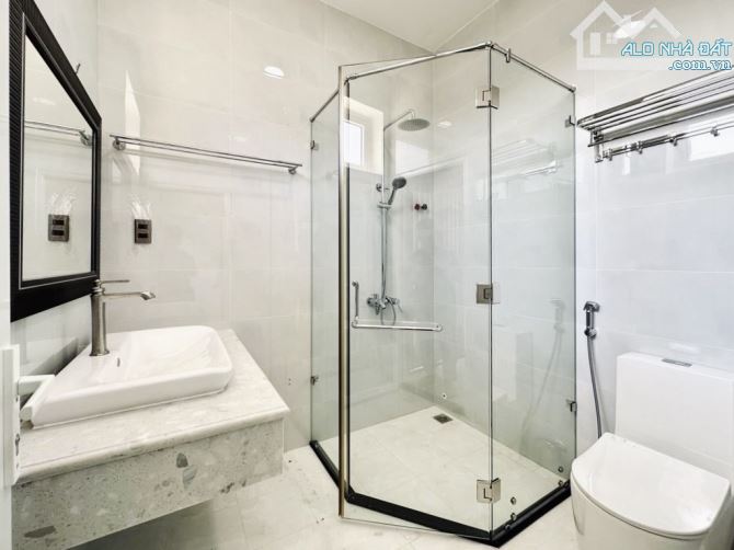 Nhà 5 Tầng Đẹp - DT 4.3x15 - Liền Kề Q1 - Ngay Đại Học Hồng Bàng - 7