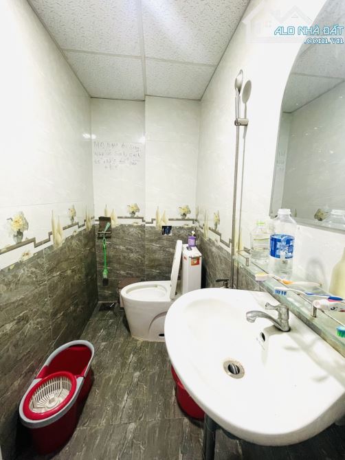 NHÀ 2 TẦNG TRUNG MỸ TÂY NGAY CHỢ GIÁ 6.95 TỶ - 7