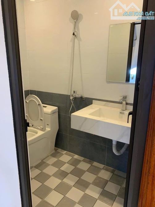 Nhà Văn Minh 37m2 mặt tiền 4m 5 tầng 6 ngủ cạnh trường học 3 bước ra khu đô thị 5 tỷ 5 - 8