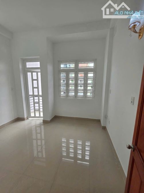 nhà đẹp hẻm nhựa - oto đậu trong nhà- shr - 3 lầu giá chỉ 6.5 tỉ - 8