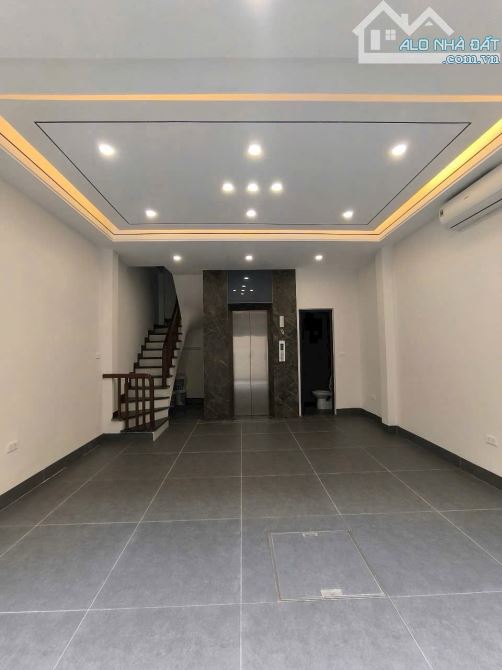 Bán nhà phố Trạm , DT 37m2 , MT 4.46m ,Xây 6 Tầng ,Giá 10.6 tỷ , Gara Ô tô - Full nội thất - 8