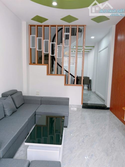Phú diễn. 45m. 5 tầng. Full nội thất. 7 phòng thoáng sáng. Sát phố. 7,3 tỷ - 9