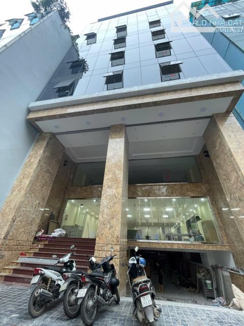 Bán tòa nhà VP 9 tầng vị trí ngã tư Nguyễn Thị Định- Hoàng Ngân Dt 360m2. GIÁ = 250 tỷ