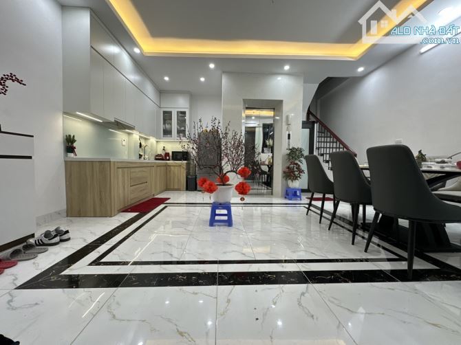 Bán nhà trương định 35m2 5 tầng thang máy mt 5.5m – ngõ thẳng tắp  - giá 7.98 tỷ