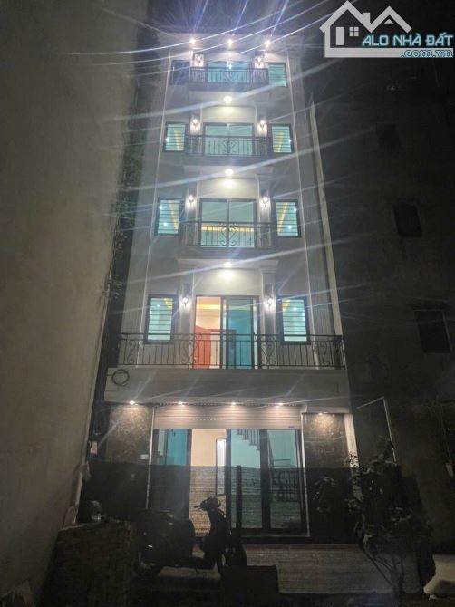 Anh Linh KTS gửi bán nhà đơn lập 5 tầng tại Văn Trì – diện tích 35m², mặt tiền 6m.