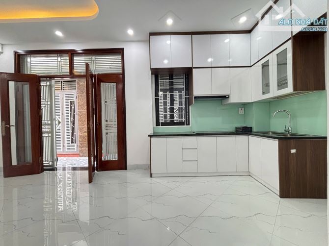 Nhà đẹp 5 tầng, 32m, MT mênh mông, ở sướng, kinh doanh đỉnh cao, Thanh Bình