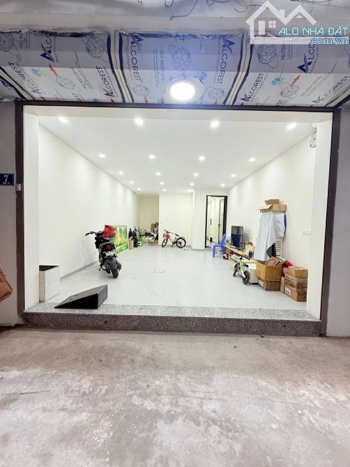 Nhà đẹp 7 tầng, thang máy, 63m, ô tô đỗ cửa, ở sướng, kinh doanh đỉnh, Trần Quang Diệu