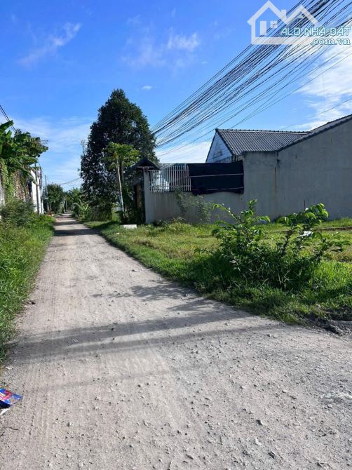 Bán đất giá rẻ khu phố 4 - Đức Hoà  . Gần chợ Đức Hoà và gần trường học Võ Vă