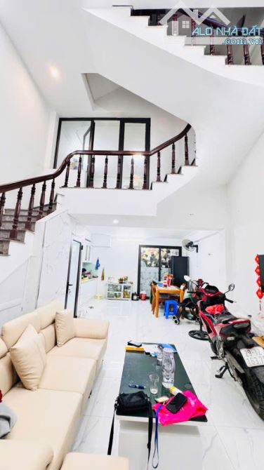 Nhà Cổ Nhuế – 35m² x 5 tầng – Ngõ 145 - Gần chợ, trường học – 6.4 tỷ