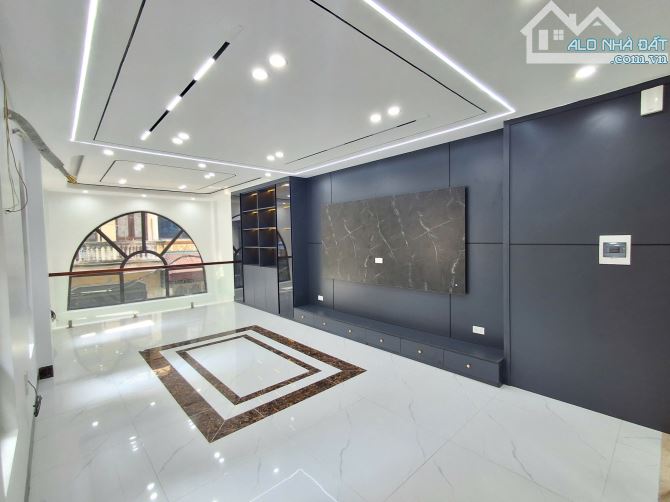 Bán nhà Sài đồng, 7 tầng thang máy, Lô góc, 2 oto tránh dt 50m2 - 12.x tỷ