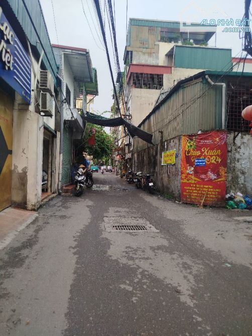 Lĩnh Nam , Ngõ Thông Oto Đậu Cửa , Chính Chủ Gửi Bán 41m 4 T Giá Chưa Đến 7 Tỷ