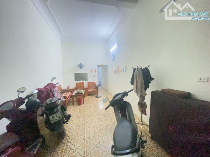 Bán nhà phố Lê Lai, Hà Đông, nhà dân xây 50m 3 tầng Ô tô tránh, chỉ nhỉnh 10 tỷ