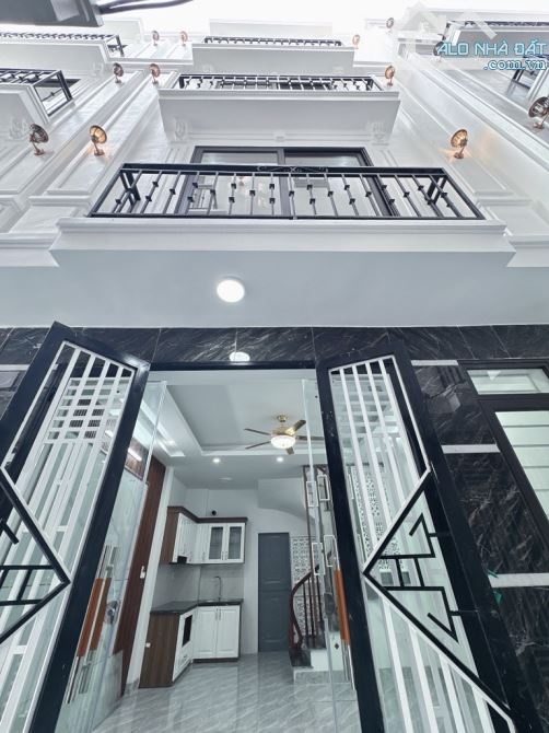 🌹🌹🌹 NHÀ LONG BIÊN MỚI TOANH - 5 TẦNG CỰC THOÁNG- Ô TÔ ĐỖ CỔNG -GIÁ CHỈ 6TỶ