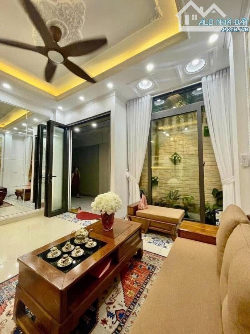 BÁN NHÀ SIÊU ĐẸP PHÁO ĐÀI LÁNG NGÕ TO GẦN PHỐ 5 TẦNG 36M2 NỘI THẤT XỊN Ở NGAY NHỈNH 8 TỶ