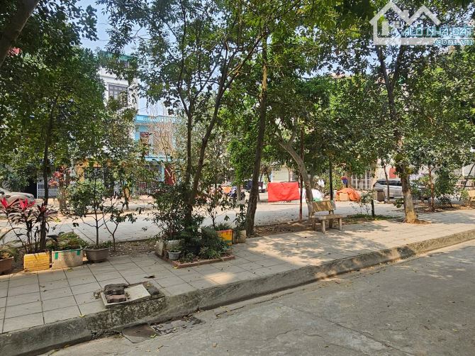 BÁN NHÀ 3 TẦNG NHÌN VƯỜN HOA BÒ SƠN CAO NGUYÊN TT BẮC NINH GIÁ CẦN TIỀN