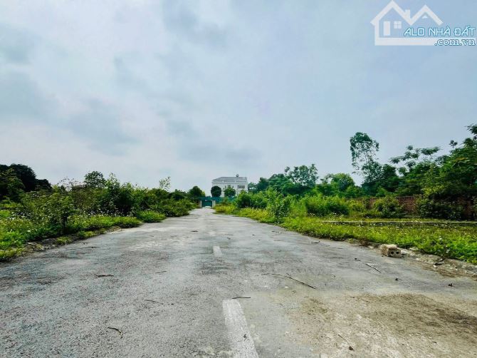 Gần 70 m cách đại lộ Thăng Long 200 m giá hơn 3 tỷ tý xíu