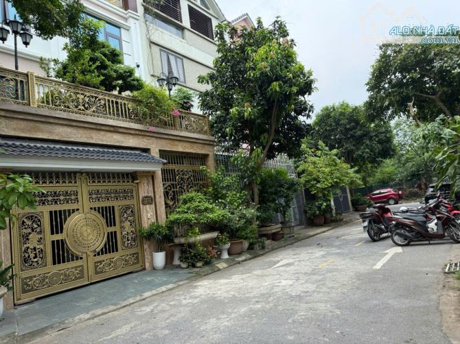 CẦN BÁN NHÀ BIỆT THỰ LIỀN KỀ BÁT KHỐI, THẠCH BÀN LONG BIÊN HÀ NỘI.