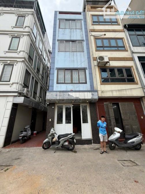 Nhà Phố Thanh Am - ô tô đỗ cửa - thoáng rộng - 6,6 tỷ
