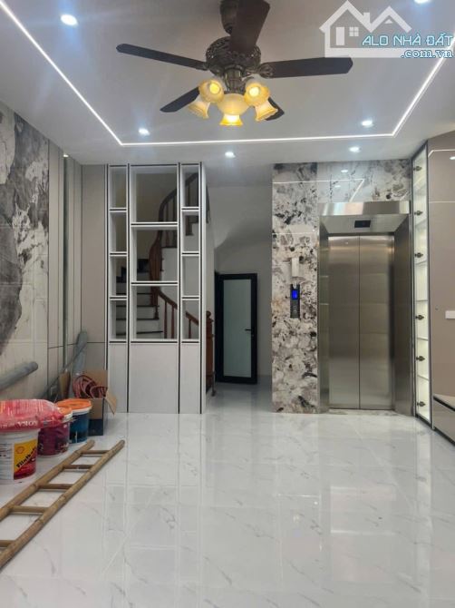 🏡 Thạch Bàn – 39m² – 6 tầng – Thang máy – Giá 8,5 TỶ