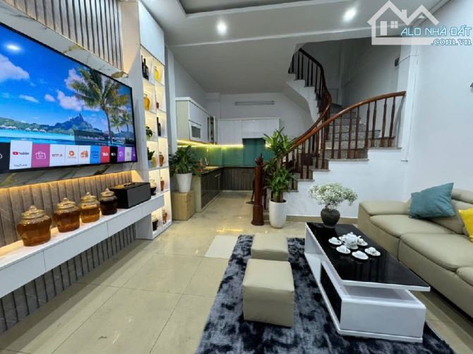 Bán nhà đẹp Vương Thừa Vũ! 36m² x 5T x 8.. tỷ – Dân xây mới – Mặt tiền rộng – Gần bãi ô tô