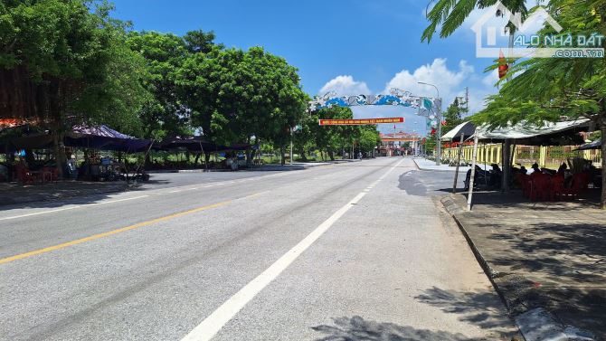 Siêu phẩm lô góc mặt tiền khủng Thị trấn Quất Lâm 95m2 MT7.5m ô tô kinh doanh 2.x tỷ