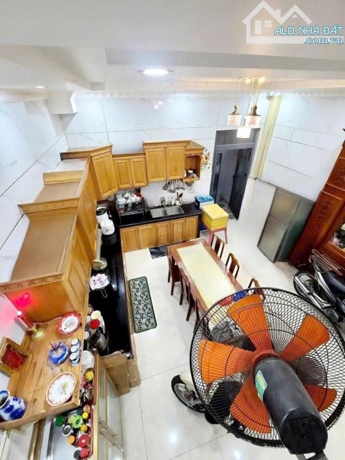 👨 👩  CHỦ NHIỆT BÁN NHÀ MẶT TIỀN 92M2 5 TẦNG PHẠM VĂN BẠCH. 14,1 Tỷ.