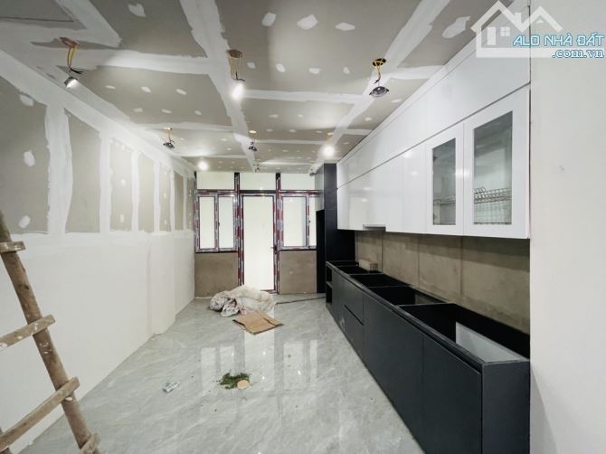 LÔ GÓC - NHÀ MỚI - KINH DOANH - THANG MÁY - GẦN OTO - ĐỐNG ĐA - 9.9 TỶ
