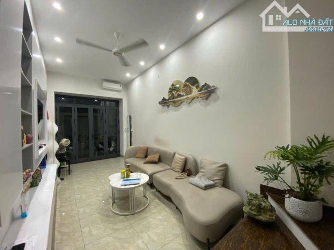Nhà mới dân xây Đa Sỹ- Hà Đông, 10m Oto tránh , nhà 60m xây 5 tầng 5 ngủ giá hơn 8 tỷ