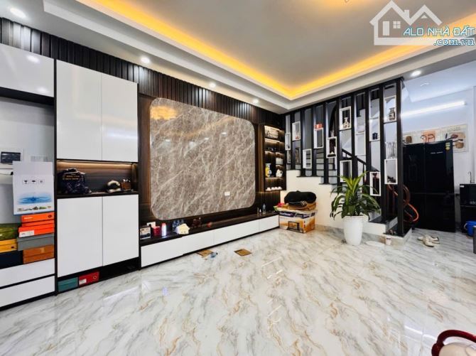 BÁN NHÀ ĐẸP- KIM MÃ- DÂN XÂY- 2 THOÁNG- S 45m - 5 tầng- MT5,5m- S 8,95 TỈ- GẦN PHỐ
