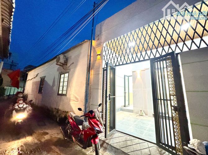 CHỦ GỞI BÁN NHÀ CẤP 4 MỚI XÂY BỬU HÒA,5X18,5=93M2,ĐƯỜNG BÙI HỮU NGHĨA VÀO 50M,SỔ RIÊNG,TCƯ