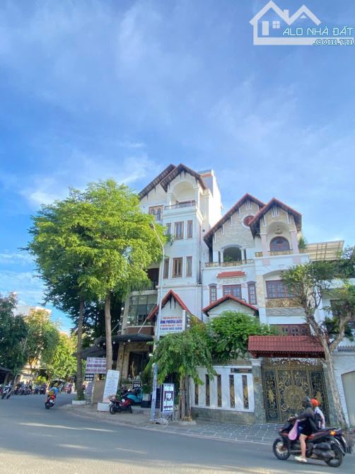 Góc 2MTKD Diệp Minh Châu - P.Tân Sơn Nhì - DT :13.7x17.6m - 3 lầu st - Gía 33.5 tỷ TL