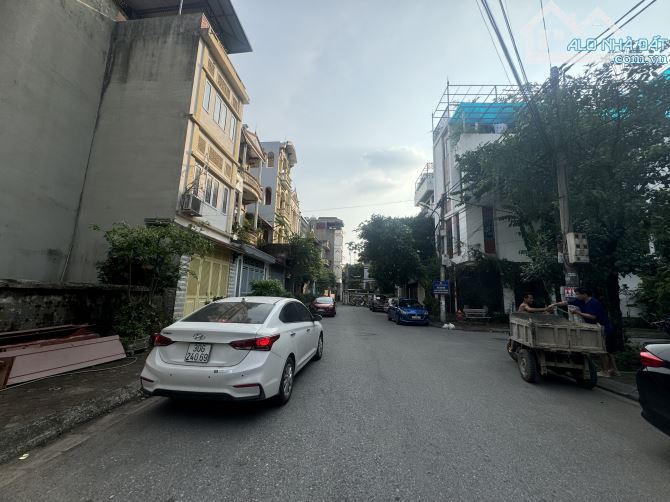 Bán nhà Hoa Lâm vỉa hè kinh doanh 33.4m oto tránh 6,8 tỷ