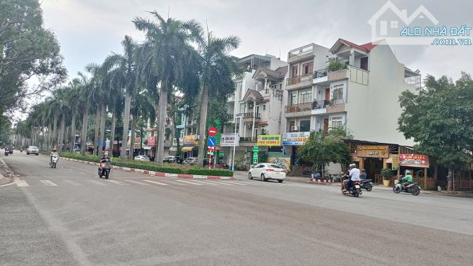 BÁN ĐẤT LÔ GÓC 2 MẶT TIỀN 27M, GẦN BIGC GO, CHỢ DĨ AN 1, TTHC DĨ AN, ĐÔNG HOÀ CHỈ 10TỶ