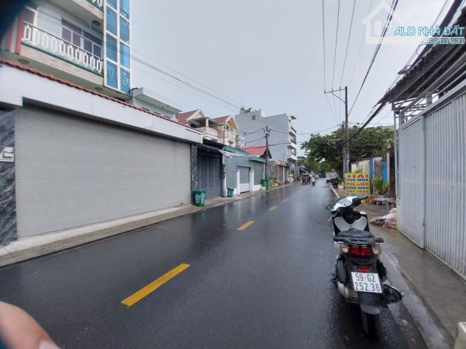 Mặt tiền Giác Đạo, Trung Chánh, Hóc Môn, DT khủng 180m2, nở hậu, đường 12m,