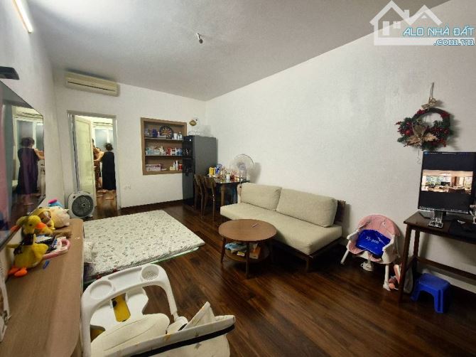 Bán tập thể tầng 2 phố Thái Thịnh, sử dụng 65m2, trung tâm Đống Đa, giá 3.49tỷ (có TL)