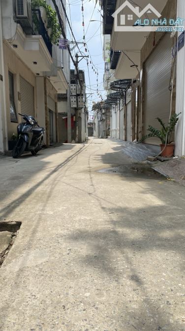 Bán nhà phố Trạm , DT 33m2 , MT 3.3m ,Xây 7 Tầng ,Giá 8.8 tỷ , Lô góc - Full nội thất - 10