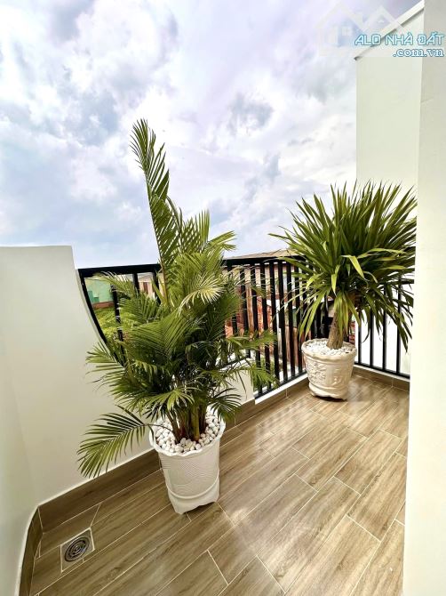 SIÊU PHẨM ĐẸP LUNG LINH - NGAY NGÃ BA MỸ THÀNH - 30M RA MẶT TIỀN HOÀNG HỮU NAM - 4 TẦNG - 10