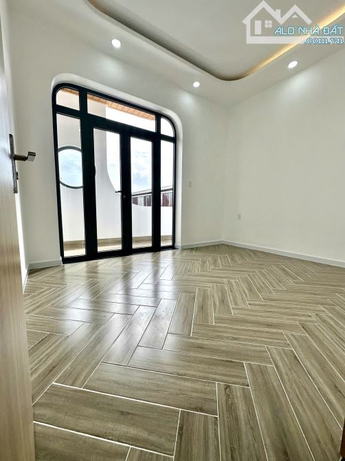 SIÊU PHẨM ĐẸP LUNG LINH - NGAY NGÃ BA MỸ THÀNH - 30M RA MẶT TIỀN HOÀNG HỮU NAM - 4 TẦNG - 11