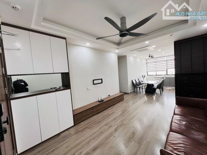 Cần bán siêu phẩm căn góc 3 ngủ Cầu Giấy 95m2, full nội thất cao cấp, view đẹp - 1
