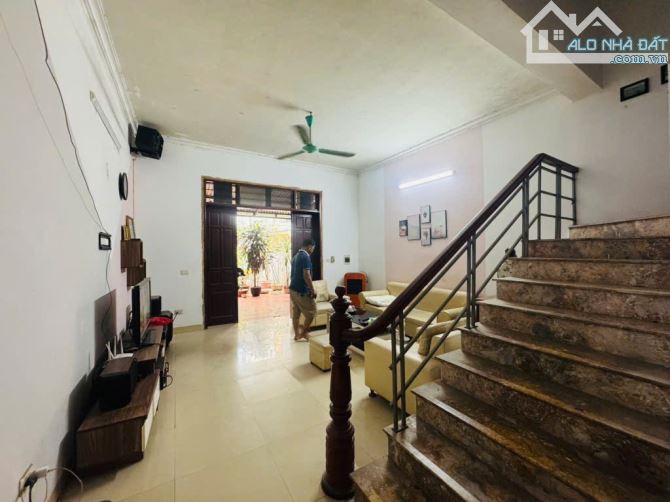 BÁN NHÀ 3 TẦNG  LIÊN MẠC – DIỆN TÍCH 99,1M² – Ô TÔ NGỦ TRONG NHÀ - GIÁ 10.5 TỶ - 1