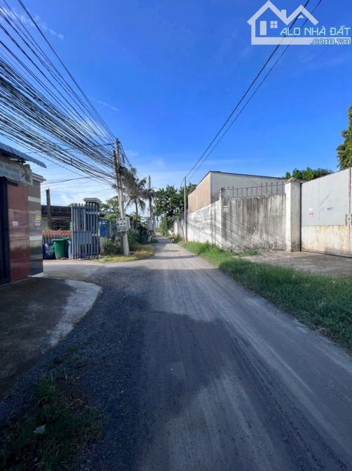 Bán đất giá rẻ khu phố 4 - Đức Hoà  . Gần chợ Đức Hoà và gần trường học Võ Vă - 1