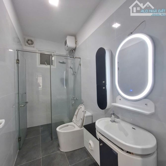 Bán nhà Trương Định, Ô tô đỗ cửa, Nhà mới đẹp, 31m2, 5 tầng, Giá 10,x tỷ - 1